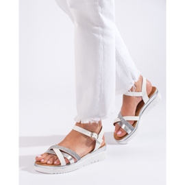 Sandalias blancas tacón bajo Shelovet blanco 3