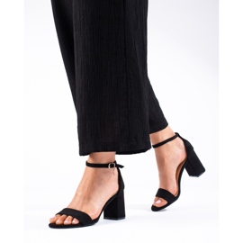 Sandalias clásicas de mujer en un poste Shelovet beige. negro 2