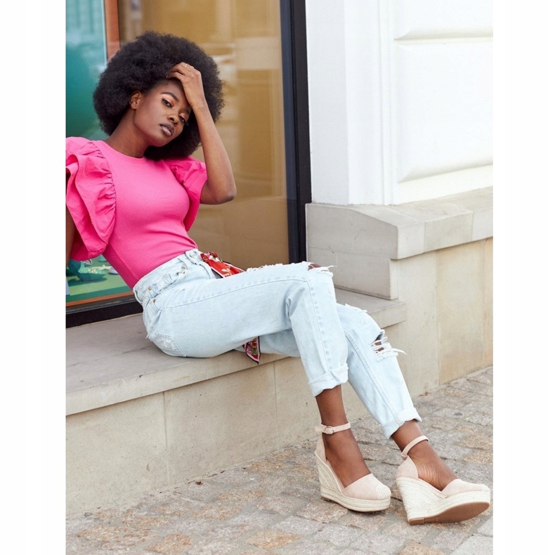 Sandalias de cuña beige con trenzas 4