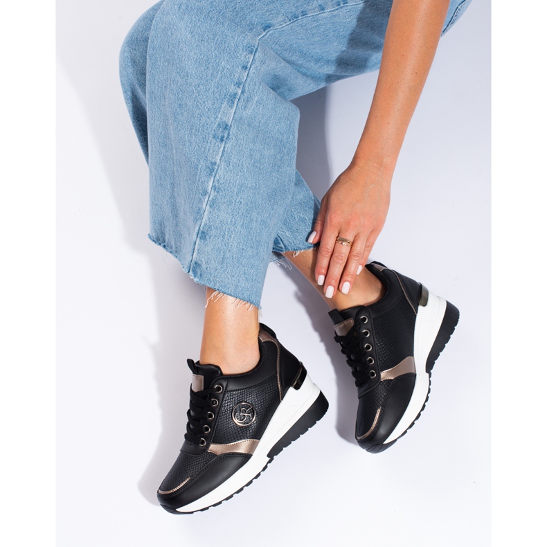 Deportivas de mujer con cuña Shelovet en negro 1