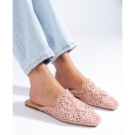 Sandalias planas rosas con pala calada de Shelovet rosado 1