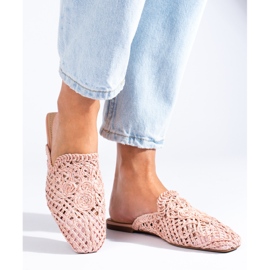 Sandalias planas rosas con pala calada de Shelovet rosado 2