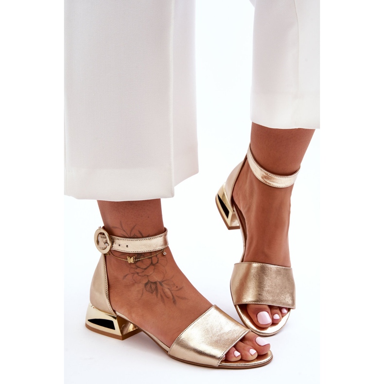 Sandalias De Piel Con Tacones Dorados Laura Messi 2143 Oro 1
