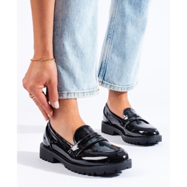 Zapatos mujer lacados en negro Shelovet 1