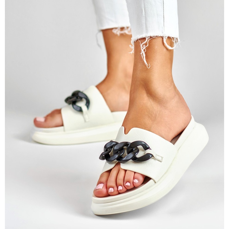 La.Fi Chanclas blancas con cadena negra blanco 1