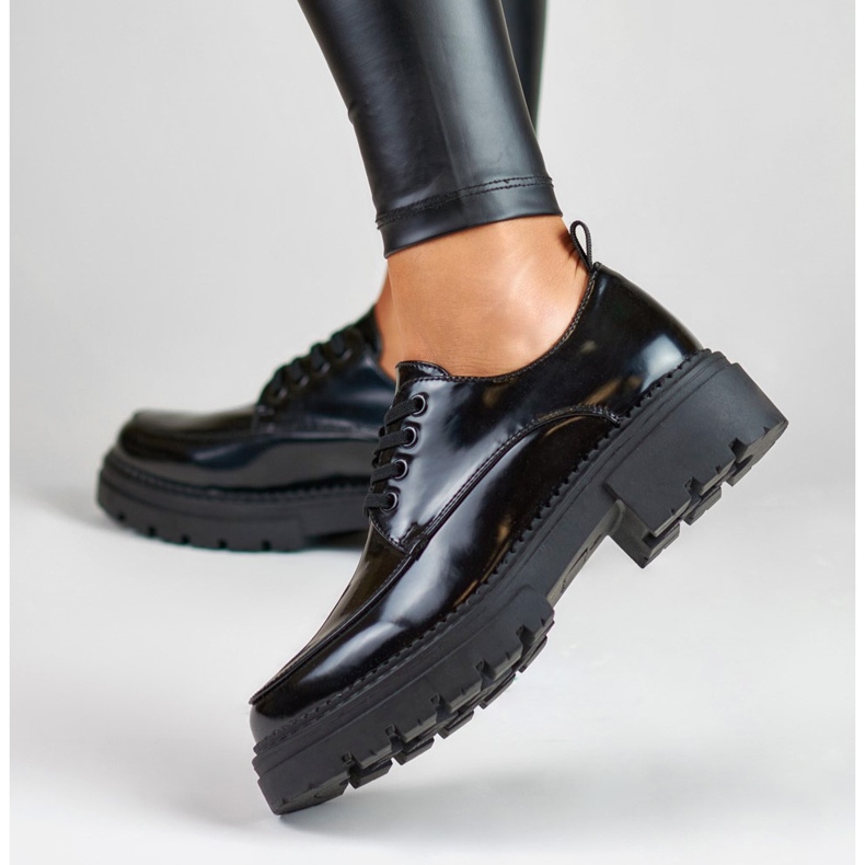 La.Fi Zapatos de cordones lacados en negro 1