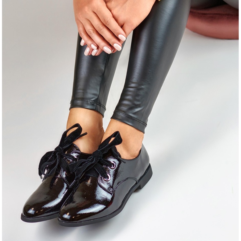 La.Fi Zapatos lacados elegantes negro 1