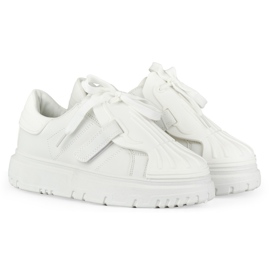 Zapatos deportivos de mujer blancos de moda. 1 Zapatos deportivos de mujer blancos de moda. 1
