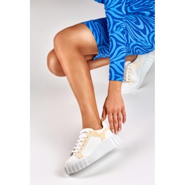 Deportivas blancas de mujer con suela gruesa. blanco 3