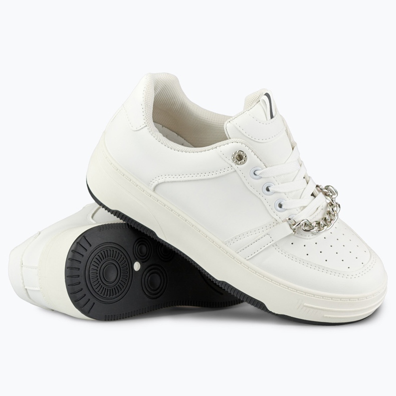 Deportivas blancas con cadena blanco 1 Deportivas blancas con cadena blanco 1