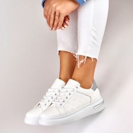 Deportivas blancas con adorno blanco 7