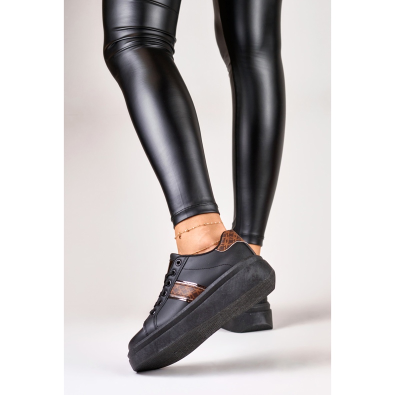 Zapatos deportivos negros de moda para mujer. 2 Zapatos deportivos negros de moda para mujer. 2