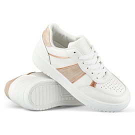 Deportivas blancas con complementos beige. blanco 1 Deportivas blancas con complementos beige. blanco 1