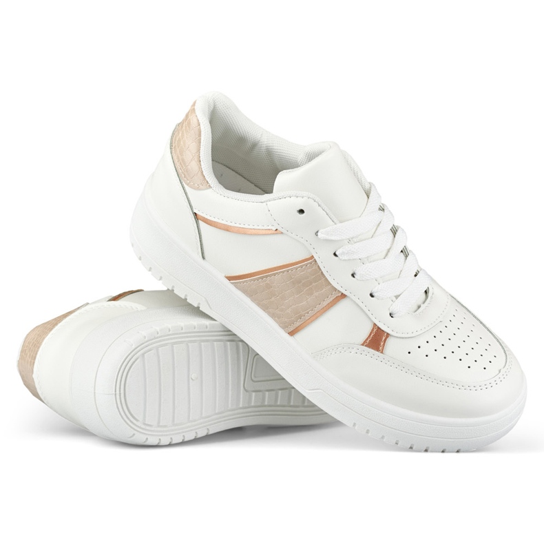 Deportivas blancas con complementos beige. blanco 1 Deportivas blancas con complementos beige. blanco 1