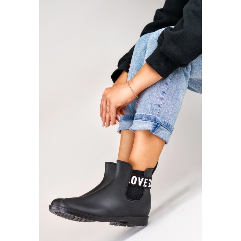 Botas de lluvia de mujer Love White en negro mate 1