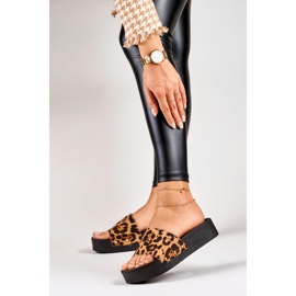 Zapatillas de mujer en la plataforma de leopardo. marrón 5