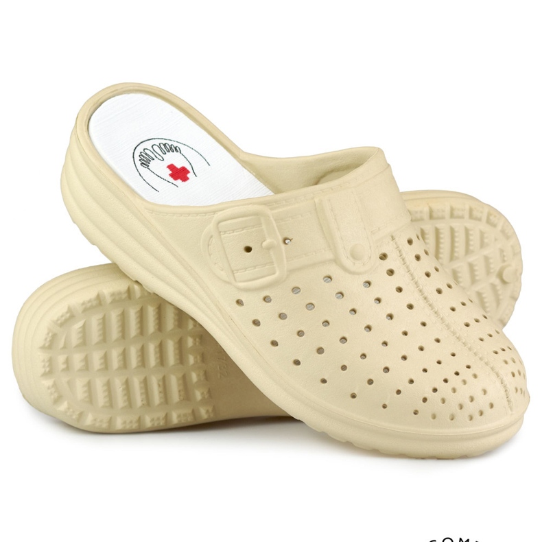 Chanclas de mujer cómodas con los dedos cerrados beige 1