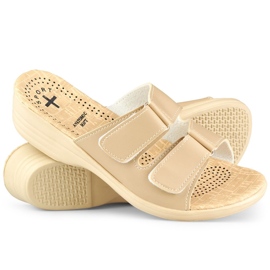 Cómodas zapatillas de casa de mujer con velcro beige 4