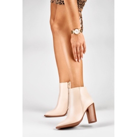 Botas beige primavera en el post. 3