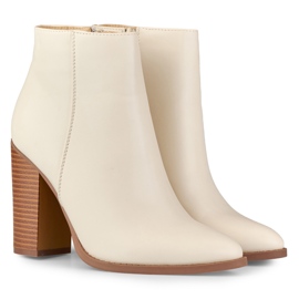 Botas beige primavera en el post. 5