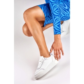 Deportivas blancas con accesorios plateados blanco 2 Deportivas blancas con accesorios plateados blanco 2