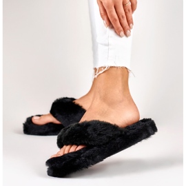 Chanclas negras con pelo negro 6