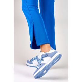 Deportivas de mujer blancas y azules. 2 Deportivas de mujer blancas y azules. 2