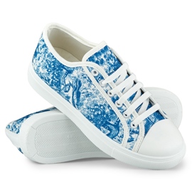 Deportivas blancas y azules de mujer 1