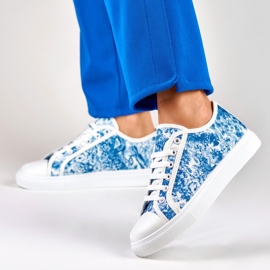 Deportivas blancas y azules de mujer 6