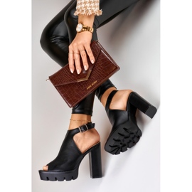 Botas negras con tacón abierto. negro 2