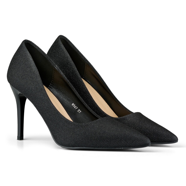 Elegantes tacones altos negros con brillo ligero. 1