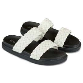 Pantuflas tejidas de mujer en blanco y negro 1