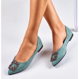 Bailarinas de mujer elegantes con decoración verde 6