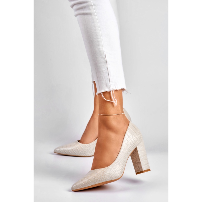 Bombas brillantes en un poste de cuero ecológico. gris 2 Bombas brillantes en un poste de cuero ecológico. gris 2