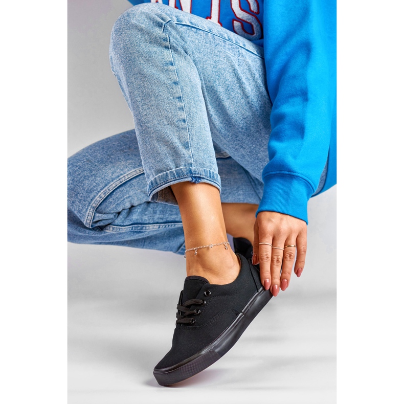 Zapatillas clásicas de mujer con suela negra. negro 1