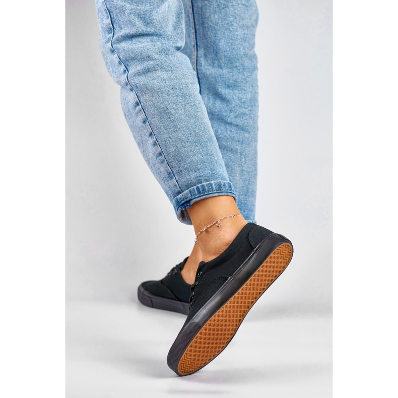 Zapatillas clásicas de mujer con suela negra. negro 2