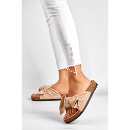 Clásicas zapatillas de casa de mujer ante beige con lazo 3