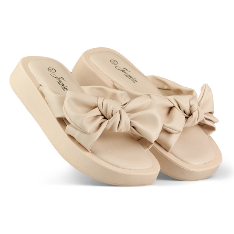 Babuchas beige para mujer fabricadas en ecopiel 1 Babuchas beige para mujer fabricadas en ecopiel 1