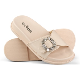 Babucha mujer beige con hebilla decorativa 2