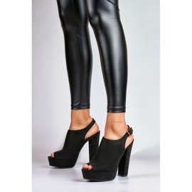 Sandalias negras de tacón con puntera y talón abiertos. negro 1 Sandalias negras de tacón con puntera y talón abiertos. negro 1