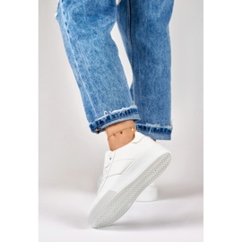Zapatillas blancas de mujer en la plataforma. blanco 4