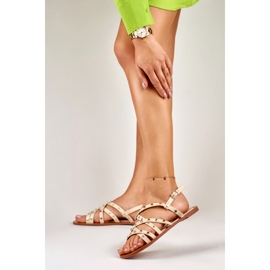 Sandalias de mujer beige con adornos de metal 4