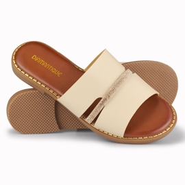 Elegantes zapatillas de mujer beige con decoración. 3