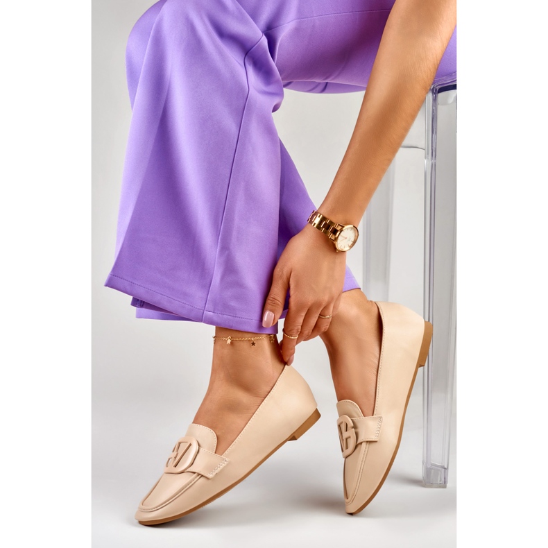 Zapatos beige claro para mujer fabricados en ecopiel 1