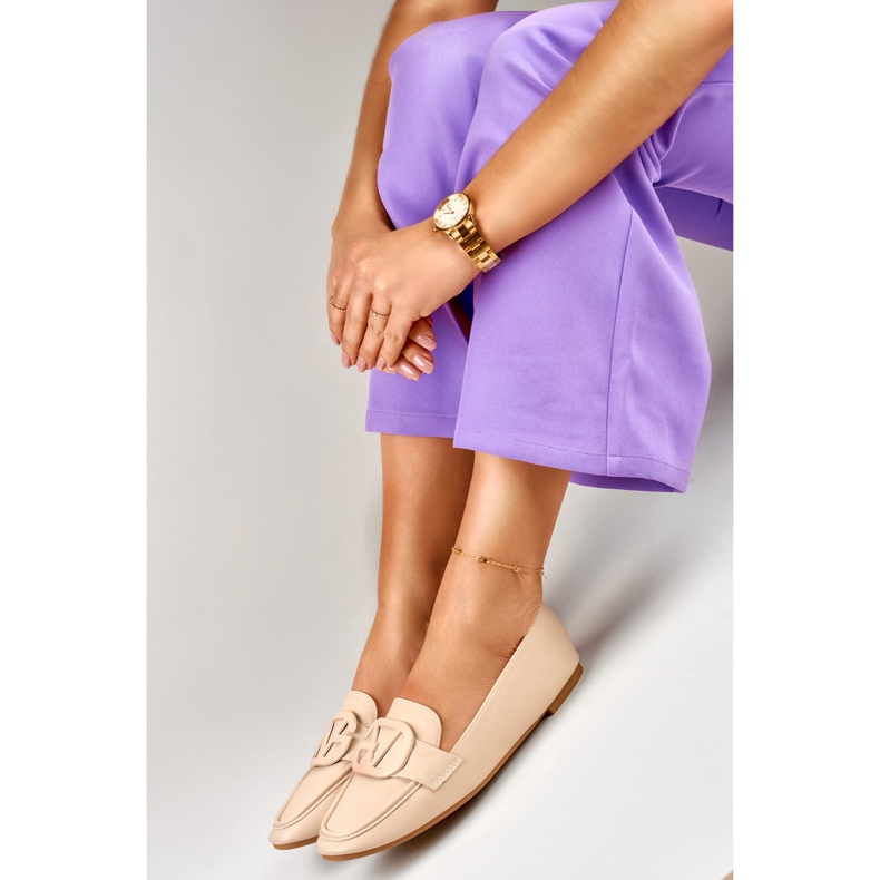 Zapatos beige claro para mujer fabricados en ecopiel 2