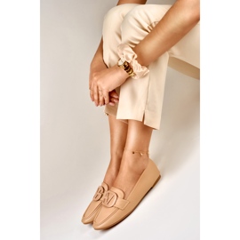 Zapatos beige oscuro para mujer fabricados en ecopiel 4