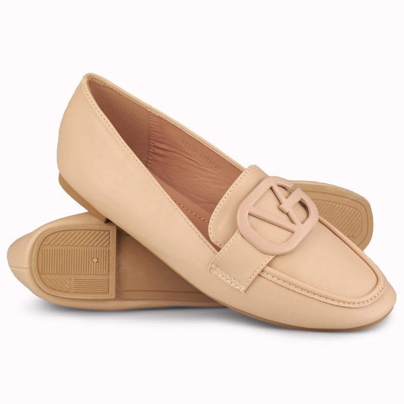 Zapatos beige oscuro para mujer fabricados en ecopiel 1