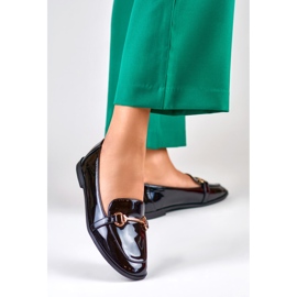 Zapatos lacados con decoración dorada negro 3