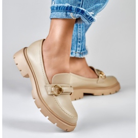 Mocasines beige con decoración minimalista 6
