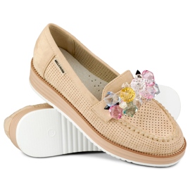 Zapatos plataforma calados beige con adorno 1